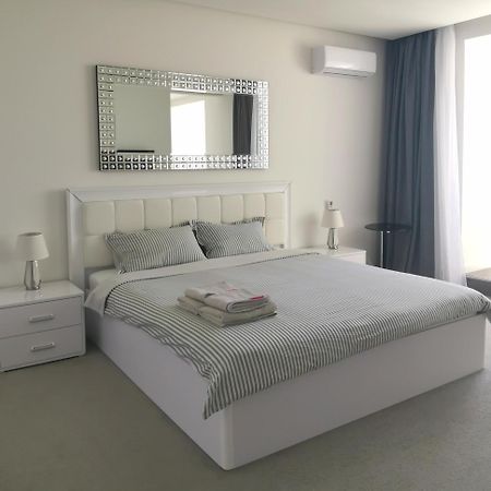 Stylish Riverside Apartments In Riviera Complex Mykolajiv Eksteriør bilde